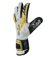 Guantes de portero Egotiko Malagold con palma de látex AXG, corte híbrido Negative-Roll, dorso reforzado y detalles dorados que celebran el tricampeonato. Máxima protección, agarre profesional y estilo único, disponibles en UnoKeeper.