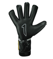 Guantes de portero Egotiko Malagold con palma de látex AXG, corte híbrido Negative-Roll, dorso reforzado y detalles dorados que celebran el tricampeonato. Máxima protección, agarre profesional y estilo único, disponibles en UnoKeeper.