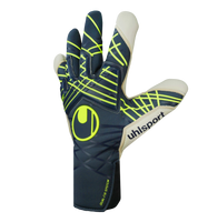 Guantes de portero de fútbol Uhlsport Prediction AbsolutGrip Skin Cut en azul/blanco/amarillo, con palma ABSOLUTGRIP, corte Skin Cut, dorso ergonómico y cierre Dual Fix. Guantes profesionales de alto agarre, precisión y ajuste seguro, disponibles en UnoKeeper.