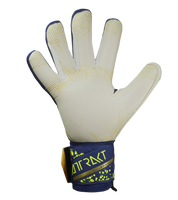 Guantes de portero de fútbol Reusch Attrakt Gold X Glueprint, con palma Grip Gold X Glueprint ultra adherente, corte Evolution Negative, dorso protector y cierre elástico con correa de neopreno. Disponibles en UnoKeeper.