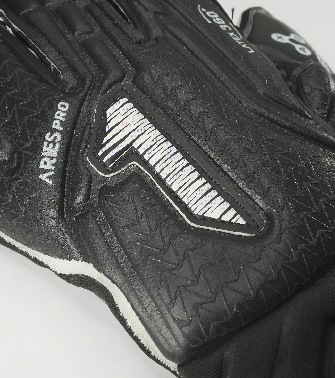 Guantes de portero de futbol Aries Nemesis Pro negro rinat unokeeper 9