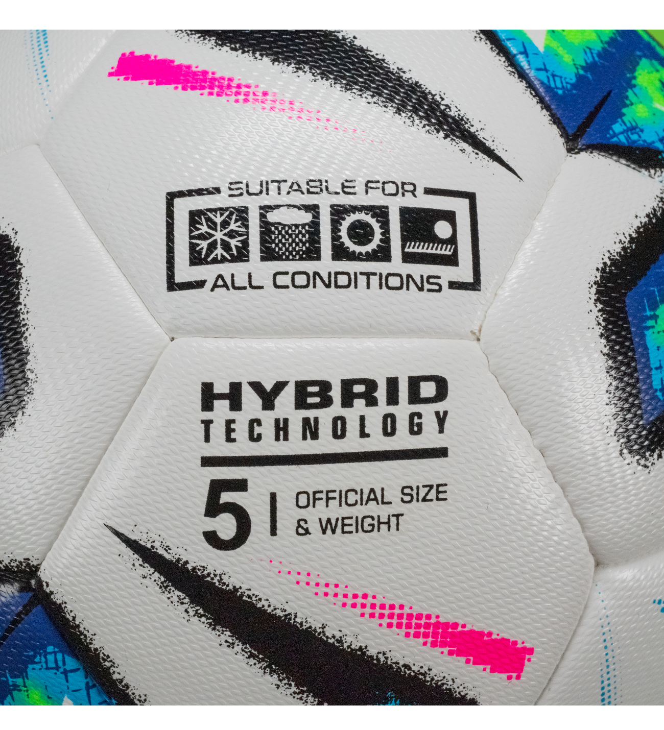 Balón de fútbol Rinat Nebus Hybrid blanco azul número 5 oficial para entrenamiento y competencia; balón híbrido termosellado de 32 paneles con vuelo preciso y bote uniforme, cubierta PU texturizada para mejor control y contacto en condiciones secas y húmedas, construcción resistente a la abrasión y baja absorción de agua que mantiene peso y equilibrio constantes. Diseño profesional ideal para partidos, academias y jugadores competitivos que buscan precisión, durabilidad y rendimiento superior en césped natu