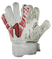 Guantes de portero Rinat Vengador Spine Turf blanco para fútbol y entrenamiento en superficies abrasivas; guantes de arquero con palma HG+ Next de gran durabilidad y buen agarre, corte ergonómico para ajuste natural y mayor comodidad. Sistema SPINES con varillas de protección en los dedos para prevenir lesiones, ajuste seguro con muñequera elástica y cintillo doble. Guantes ideales para porteros que buscan resistencia, protección y rendimiento en canchas de pasto sintético o terreno duro.