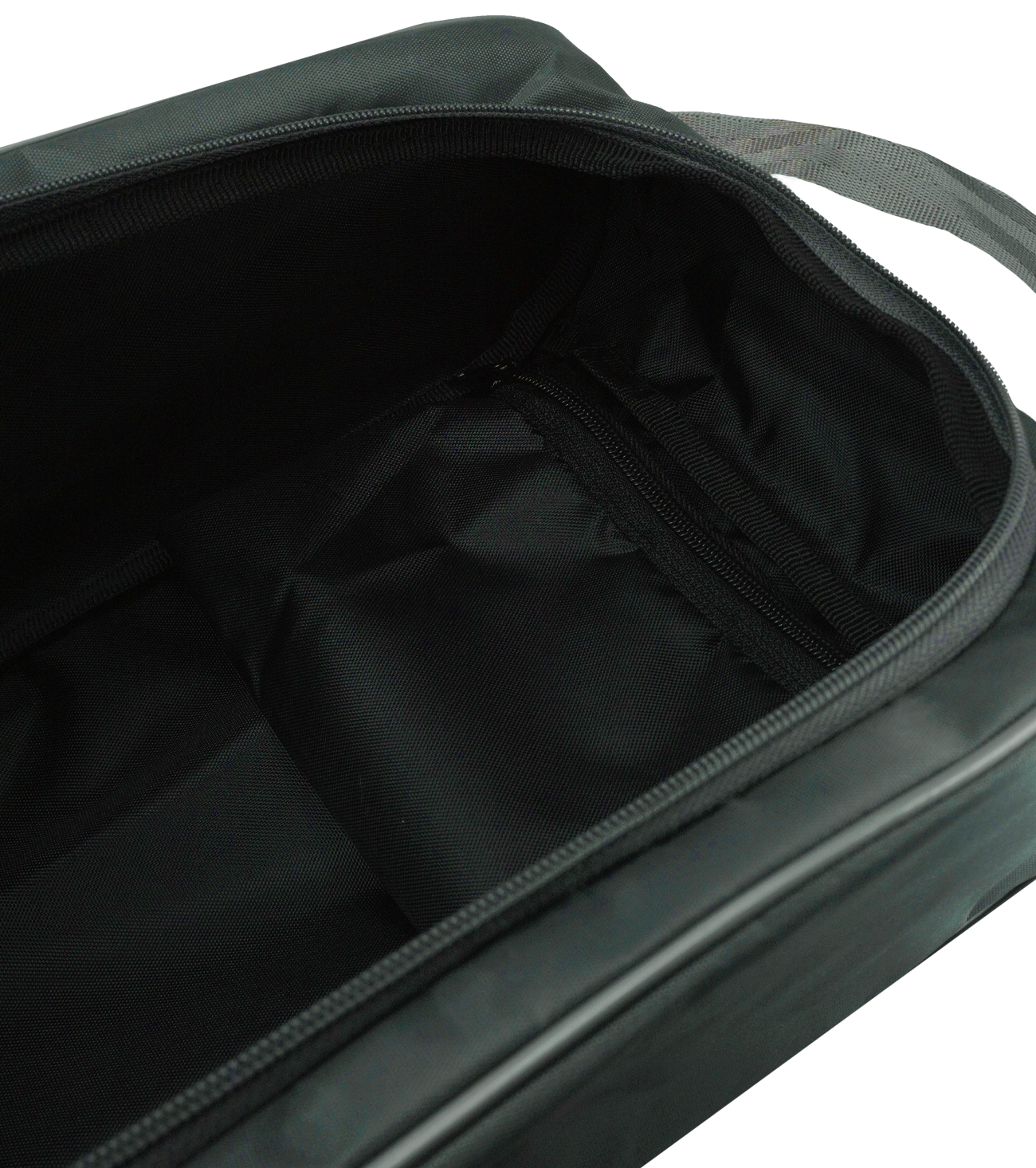 Zapatera Rinat negra, azul y gris para porteros y futbolistas; bolsa deportiva compacta, resistente y ligera, con compartimento principal espacioso para botas, ropa y accesorios, bolsillo interior para objetos pequeños, construcción durable que protege guantes y calzado, cierres resistentes de alta calidad, transporte ergonómico cómodo, diseño moderno con logo Rinat, ideal para entrenamientos, partidos y organización eficiente del equipo, compatible con cualquier uniforme.