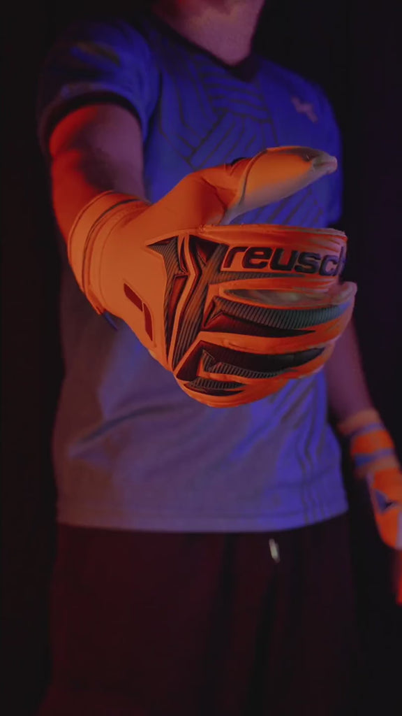 Video Guantes de Portero Reusch World Cup Attrakt Gold X Evolution