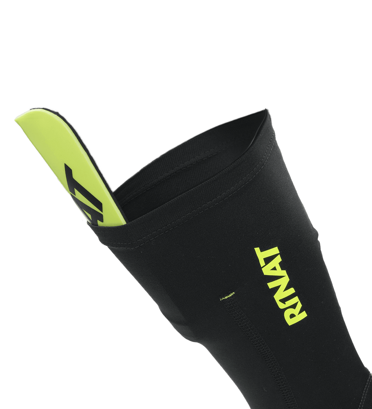 La compresión uniforme del tejido ayuda a:
Mejorar la circulación sanguínea
Reducir la fatiga muscular
Mantener las espinilleras firmemente en su sitio, incluso en jugadas de alta intensidad.