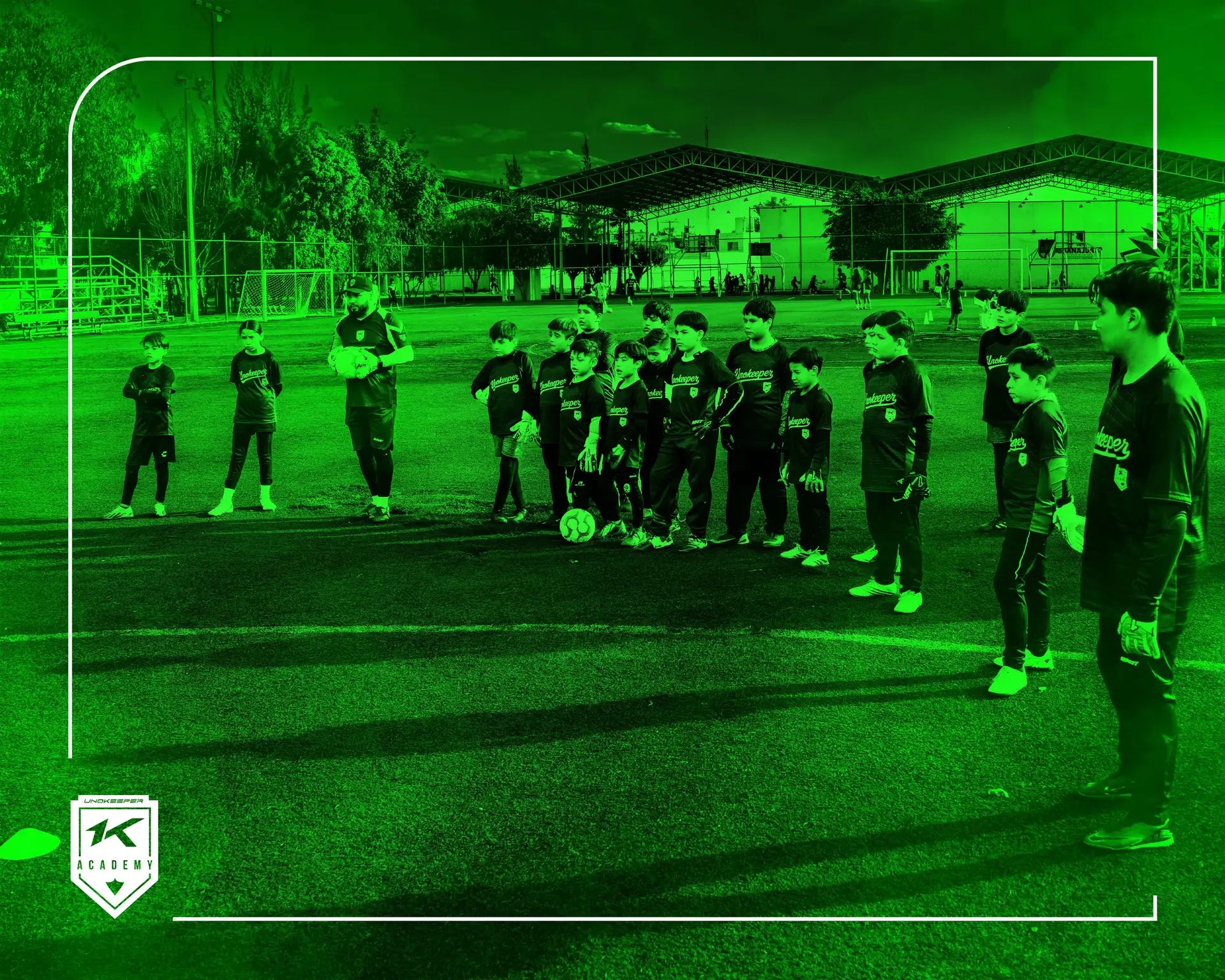 Porteros de UnoKeeper Academy en la cancha